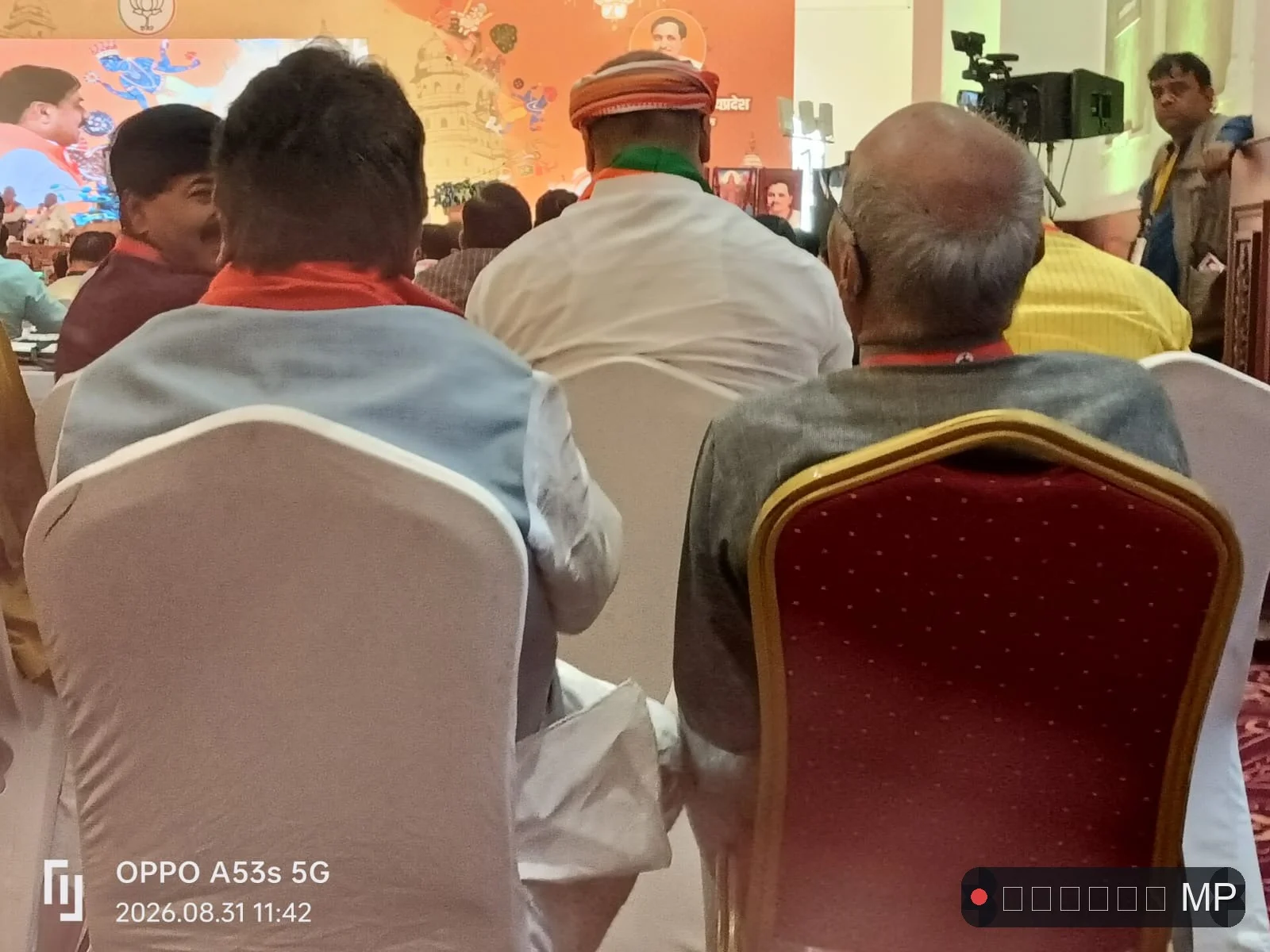 कुर्सी नहीं मिली तो सबसे पीछे बैठे कैलाश विजयवर्गीय और जयंत मलैया अपमान का घूंट पीते रहे वरिष्ठ नेता