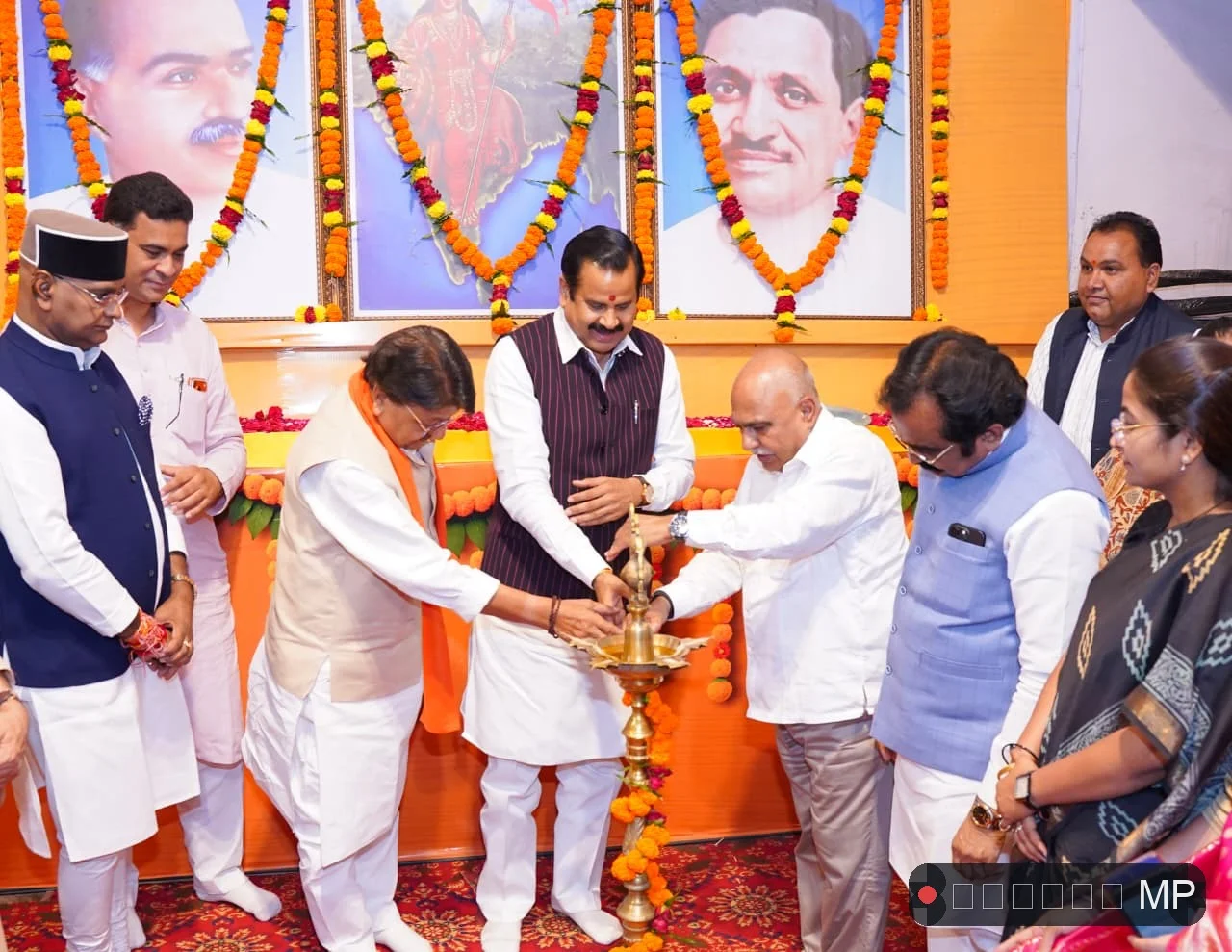 भाजपा के दिये में कौन डालेगा 'तेल' पार्टी में चल रही अ-स्थिरता के चलते 'आशीर्वाद' लेने को तैयार नहीं कार्यकर्ता