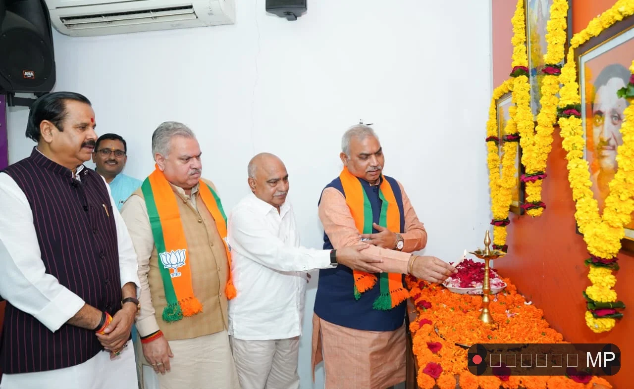 राहुल से पहले 'नबीन' की होगी 'ग्रैंड इंट्री' युवाओं के दिल में जलाएंगे आशीर्वाद का 'दीया' पूरे कार्यक्रम को दिव्य और भव्य बनाने में जुटी भाजपा