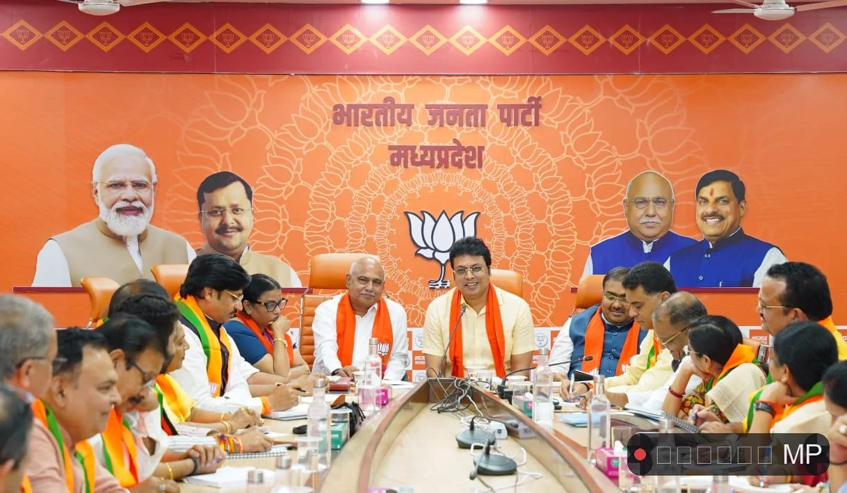 विप्लव ने दिखाए तेवर 'अपेक्षित' नेताओं से अधिक संख्या में पहुंचे पदाधिकारियों पर जताई नाराजगी