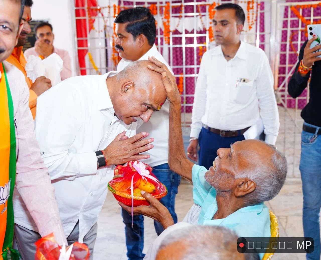 सिर पर गरीब का हाथ मां शारदा की शक्ति और मन में सेवा का संकल्प लिए विंध्य की धरा पर पहुंचे बीजेपी अध्यक्ष हेमंत खंडेलवाल