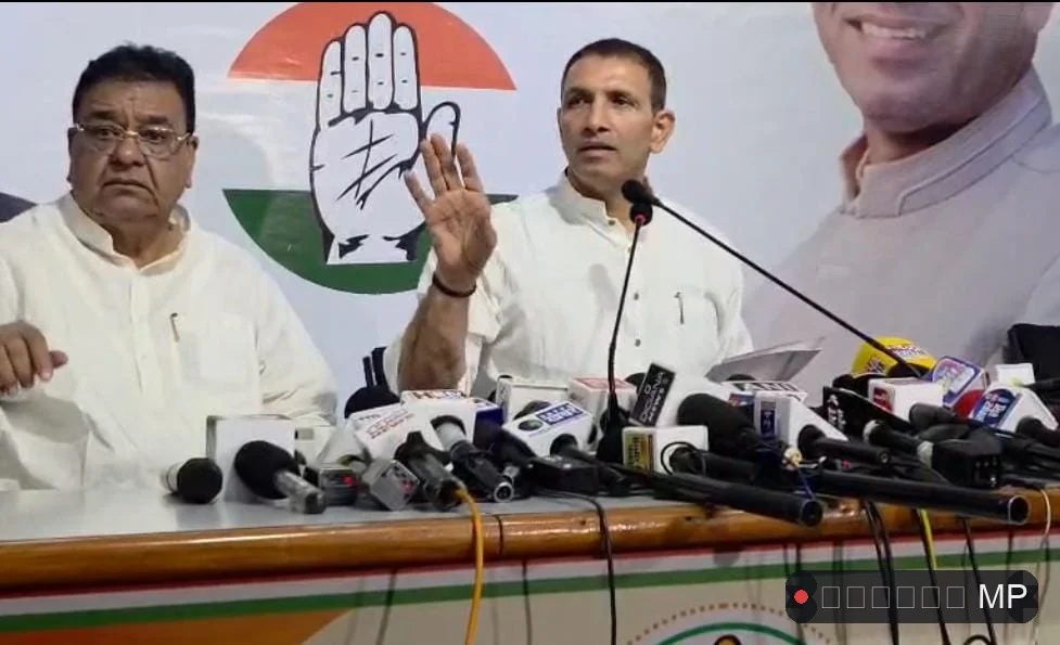 जुबिन नौटियाल के गाने जीतू पटवारी को भी पसंद हैं' लेकिन खटारा बस में लगी आग ने सियासत का जहरीला धुंआ फैला दिया