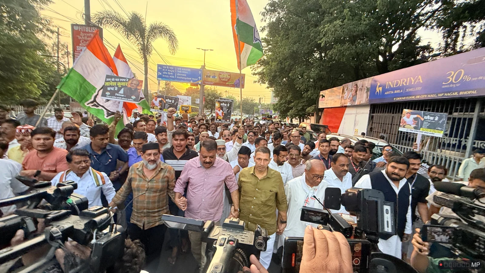 बिना रियासत के 'राजा' और बगैर हल्के के 'पटवारी' सत्ता की दहलीज पार करने के लिए कर रहे आखिरी प्रयास