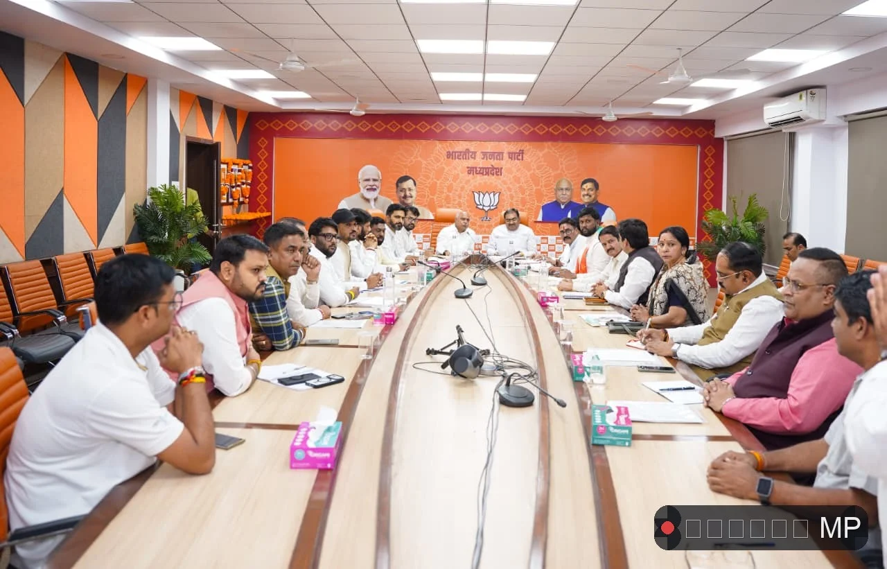बीजेपी अध्यक्ष हेमंत खंडेलवाल और संगठन महामंत्री के कार्यालय पहुंचते ही 'विभीषण' ने दी दस्तक