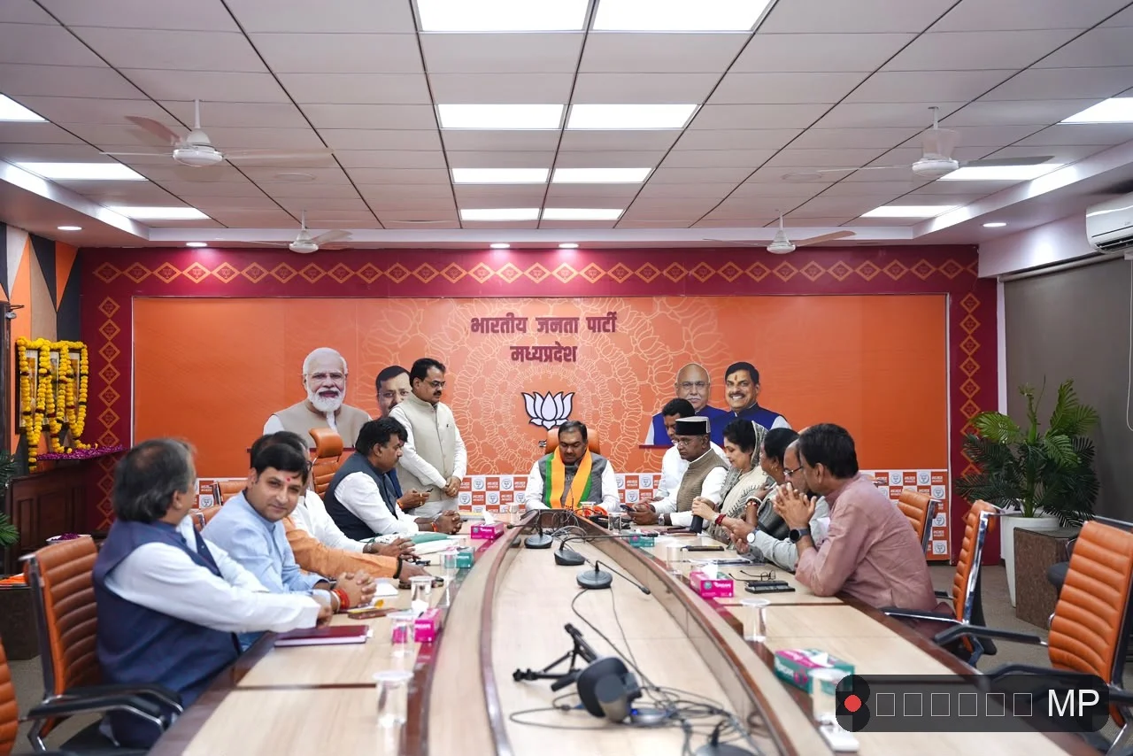 बीजेपी में यति की 'अती' का पता चलते ही संगठन महामंत्री चन्द्रशेखर ने लगाई परेड हाथ-पर हाथ रखे नजर आए यति