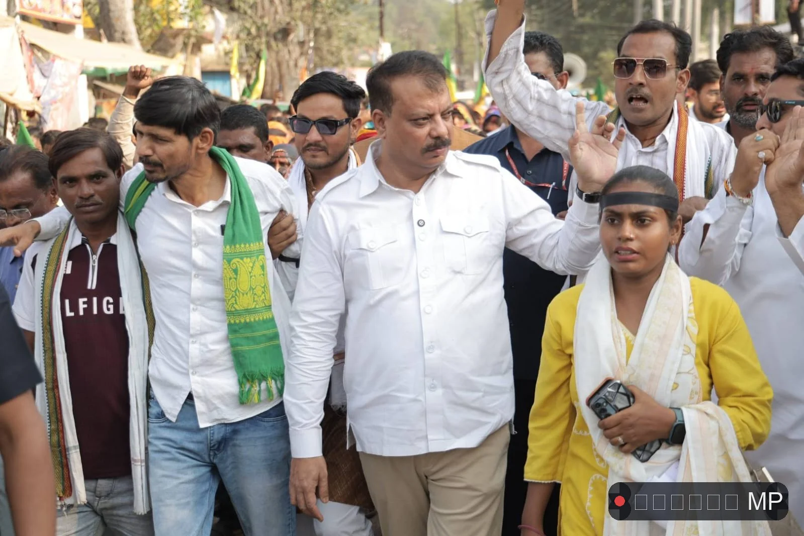 वीडी शर्मा की चुनाव 'सरहद' में नेता प्रतिपक्ष उमंग सिंघार ने दी दस्तक कहा कांग्रेस अभी जिंदा है