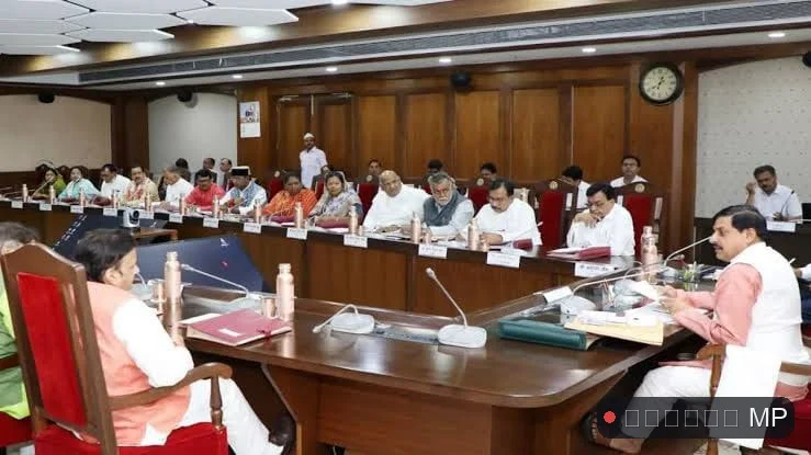 'विचौलियों' को बढ़ावा देती एमपी बीजेपी की सरकार युवाओं को 'आउटसोर्स' में नौकरी देकर 'कमीशन' का कर रही खेला