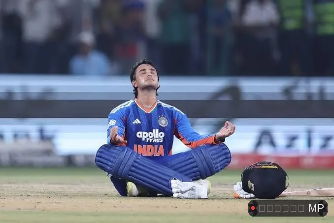 शर्मा ने किया जीत का 'अभिषेक' तीसरे T20 में 35 गेंद में शतक ठोक न्यूजीलैंड को किया ढेर भारत ने 13.2 ओवर में सीरीज जीती