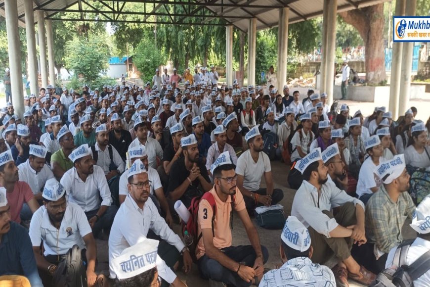 नियुक्ति की मांग के लिए चयनित पटवारियों का शांतिपूर्ण अनिश्चित कालीन धरना