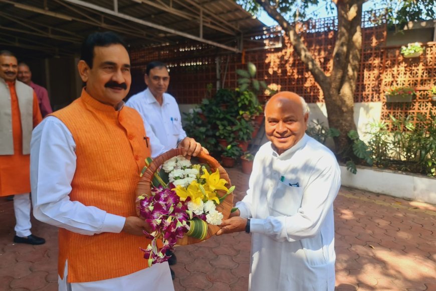 डॉ. नरोत्तम मिश्रा से मिले कांग्रेस नेता गोविंद सिंह,भाजपा में शामिल होने की अटकलें तेज