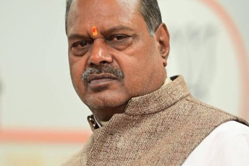पतियों को अपने सामने और घर पर शराब पिलाएं पत्नियां,सामाजिक न्याय मंत्री नारायण सिंह कुशवाहा का अनोखा बयान