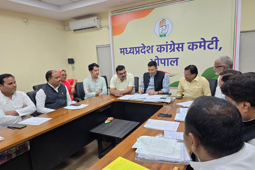कांग्रेस के नामांतरण में पटवारी की लापरवाही,पट्टे के लिए दिल्ली से भोपाल तक भटक रहे सैकड़ों दावेदार