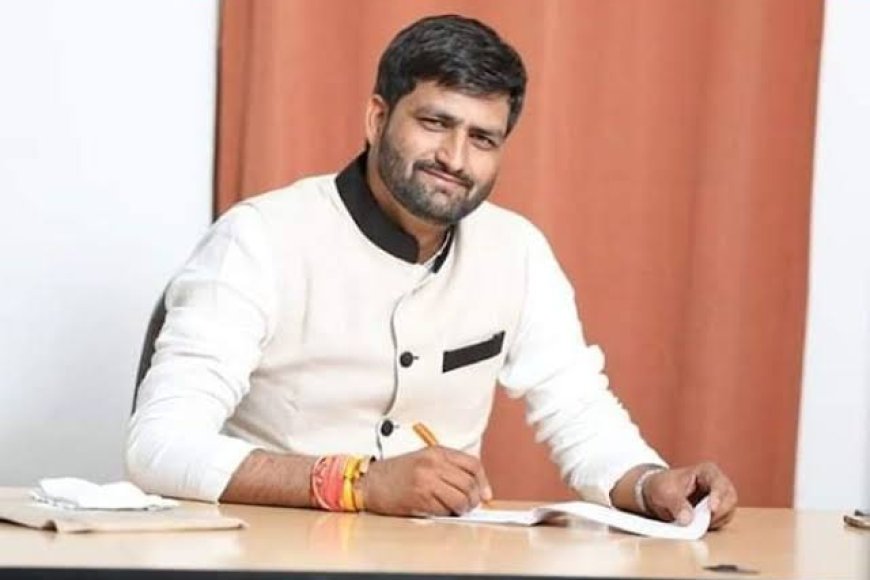 पूर्व विधायक कुणाल चौधरी को अजीबो गरीब सजा,कोर्ट उठने तक खड़ा रहने की सुनाई गई सजा