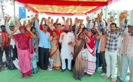 नियमितीकरण के लिए आर-पार की लड़ाई के मूड में कर्मचारी,सामूहिक अभ्यावेदन याचिका तैयार,25 को सीएम को सौंपेंगे ज्ञापन