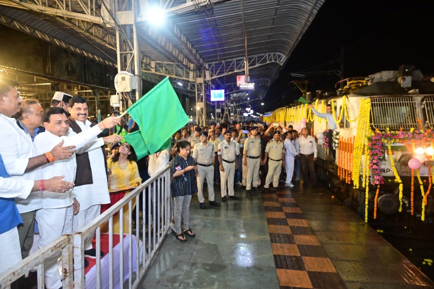 रीवा के लिए ट्रेन की सौगात,सीएम यादव ने हरी झंडी दिखा कर किया रवाना,सबनानी के प्रयास से मिली ट्रेन