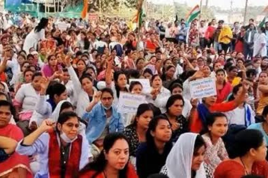 20 हजार संविदाकर्मियों की ग्रेड-पे कर दी गई कम,दस हजार कर्मचारियों ने हाईकोर्ट में लगाई याचिका,पांच अधिकारियों के खिलाफ जारी हुआ वारंट