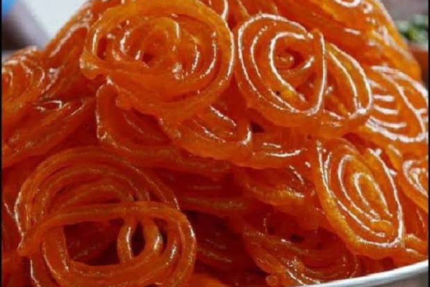 हरियाणा के जलेवी की चासनी पहुंची भोपाल,शुरुआती रुझान में कांग्रेस को बढ़त मिलने पर कार्यकर्ता जलेबी खिला मना रहे जश्न