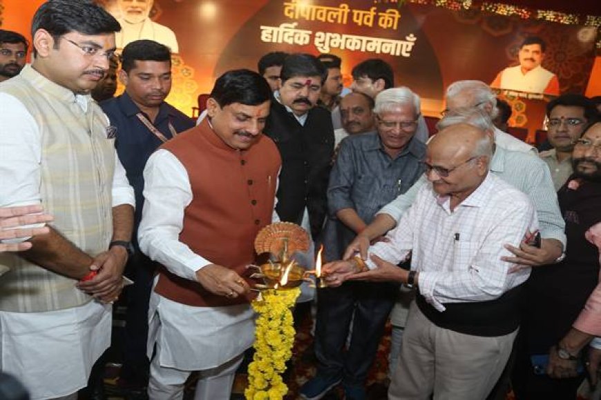 सीएम यादव ने पत्रकारों के साथ किया दीपावली मिलन,बड़ी संख्या में शामिल हुए पत्रकार