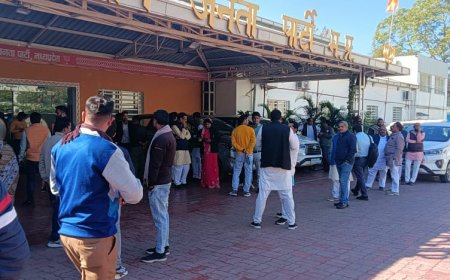कोई तो भाजपा में जिला अध्यक्ष बना दो,ये सोचना है भाजपा प्रदेश कार्यालय के बाहर टकटकी लगाए खड़े कार्यकर्ता का