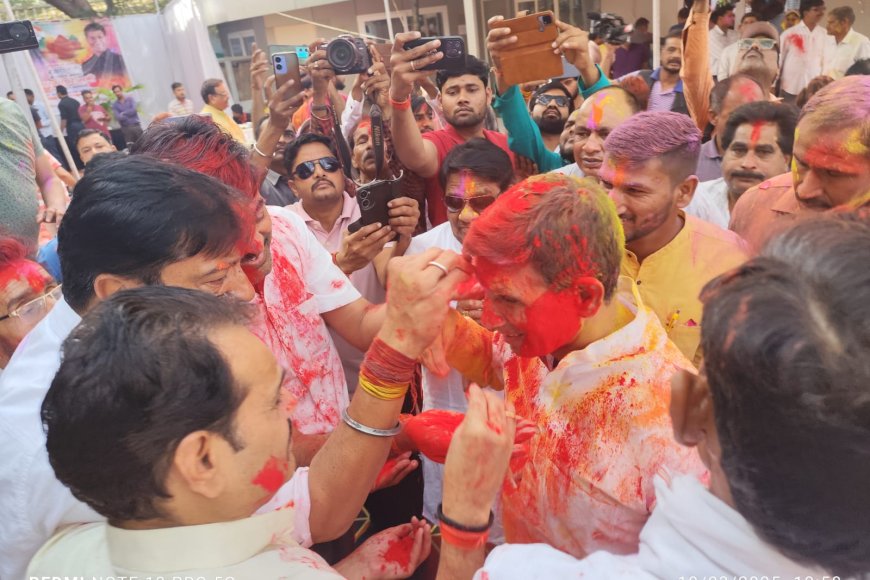 हवाई जहाज में आगे से पीछे की सीट में चक्कर लगाते रहे जीतू पटवारी,किसी भी यात्री ने नहीं की दुआ सलाम