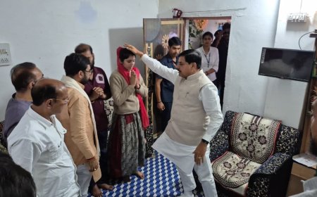 छिंदवाड़ा में पीड़ितों से मिलने के बाद 'रौद्र' रुप में दिखे सीएम,कई अधिकारियों को किया निलंबित