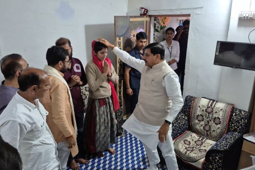 छिंदवाड़ा में पीड़ितों से मिलने के बाद 'रौद्र' रुप में दिखे सीएम,कई अधिकारियों को किया निलंबित