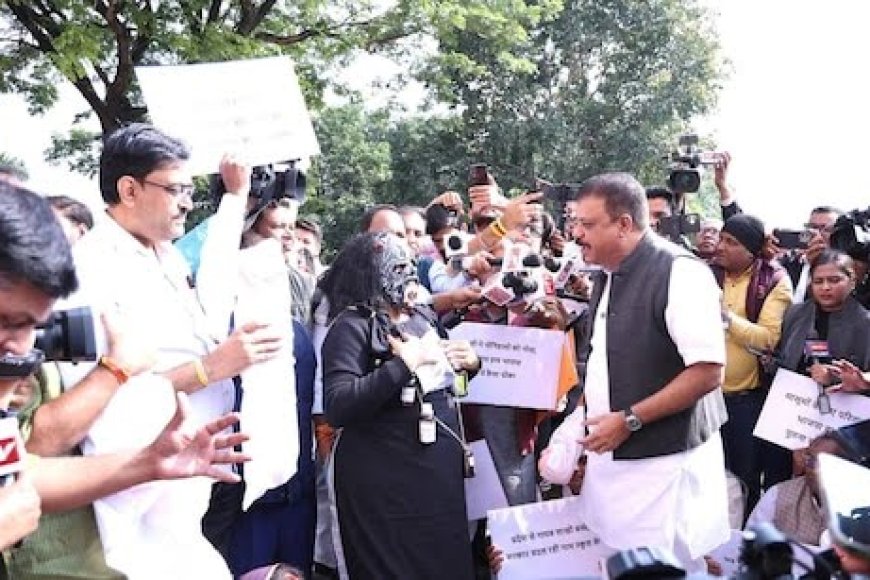 'नुक्कड़ नाटक' का केन्द्र बिन्दु बना मप्र विधानसभा जहां निशुल्क देखने को मिलता है 'नाटक'
