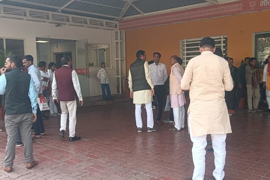 हितानंद शर्मा की बिदाई के बाद बढ़ी बीजेपी कार्यालय में कार्यकर्ताओं की सक्रियता 'कोरग्रुप' की बैठक भी है प्रस्तावित