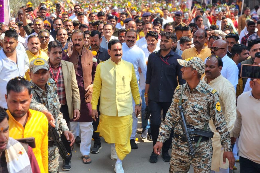 डबरा में कलश यात्रा के साथ शुरु हुआ दस दिवसीय प्राण प्रतिष्ठा समारोह पूर्व गृह मंत्री नरोत्तम मिश्रा ने किया भक्तों का स्वागत