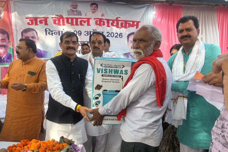 गांव चलो अभियान के तहत पूर्व अध्यक्ष वीडी शर्मा ने लगाई 'जन चौपाल' हितग्राहियों से सीधे किया संवाद
