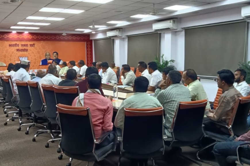 बीजेपी में भवन अनुज्ञा शाखा की बैठक हुई लेकिन प्रीतम लोधी पर कोई चर्चा नहीं