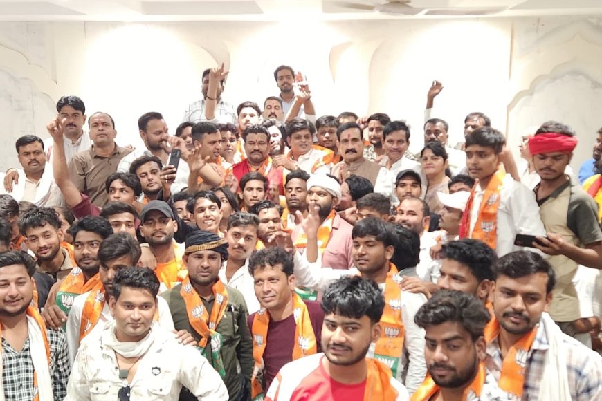 दतिया में उपचुनाव की आहट के बीच सैकड़ों की संख्या में कांग्रेस कार्यकर्ताओं ने थामा भाजपा का दामन