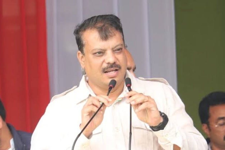सीएम मोहन यादव के गरीब बच्ची के सिर पर हाथ फेरते ही नेता प्रतिपक्ष उमंग सिंघार ने उठाया यूनिफार्म घोटाले का मुद्दा