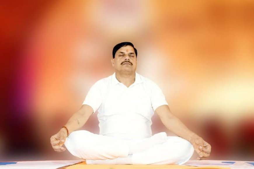 सीएम के पास फोन आना बीच कार्यक्रम में 20 मिनट तक बात करना और अगले दिन हिल स्टेशन जाकर 'मेडिटेशन' का सहारा लेना आम बात तो नहीं