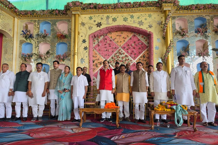 दतिया में 'आशु' के खिलाफ 'अ' संतोष भाजपा नेतृत्व दिन भर करता रहा डैमेज कंट्रोल लेकिन नहीं गल रही दाल