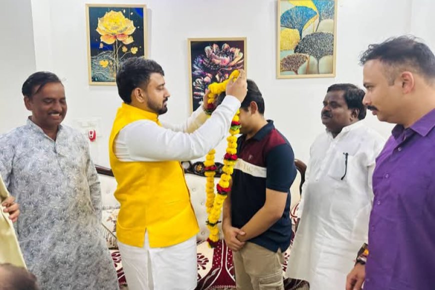 युवाओं को साधने में जुटा भाजपा युवा मोर्चा घर-घर कर रहा संपर्क